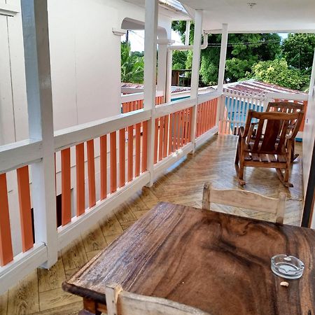 Christina´s Guest House Petite Île du Maïs Extérieur photo