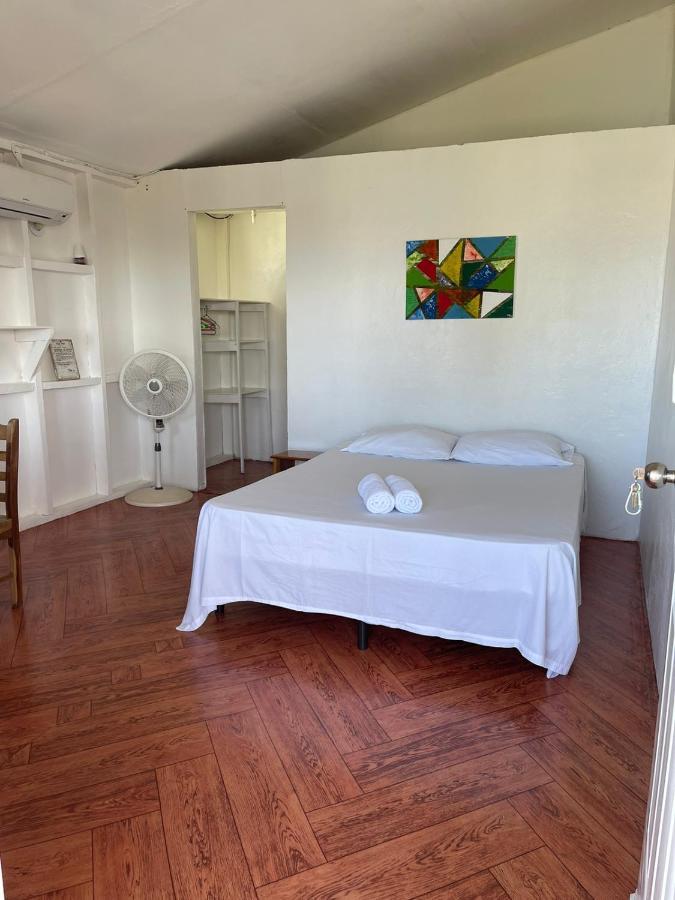 Christina´s Guest House Petite Île du Maïs Extérieur photo